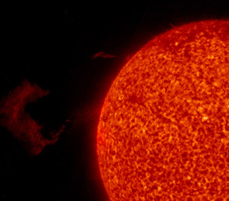 На Солнце зафиксирован выброс протуберанца длиной 1 млн километров