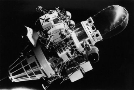 "Луна-9": первый аппарат мягкой посадки